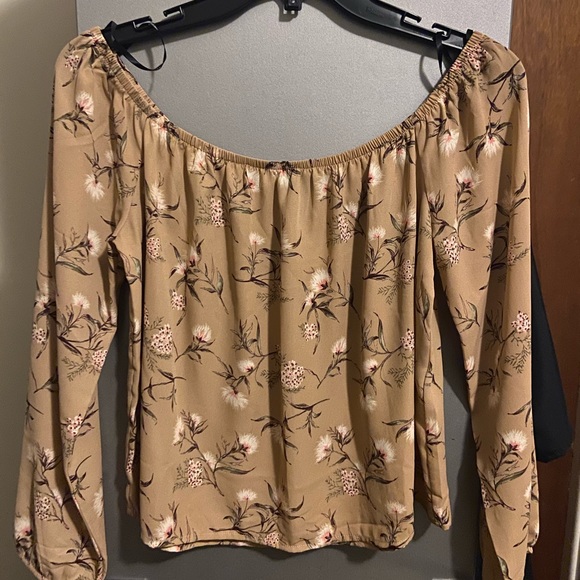 Tops! $6 each or 4 shirts/$20 - Picture 10 of 15